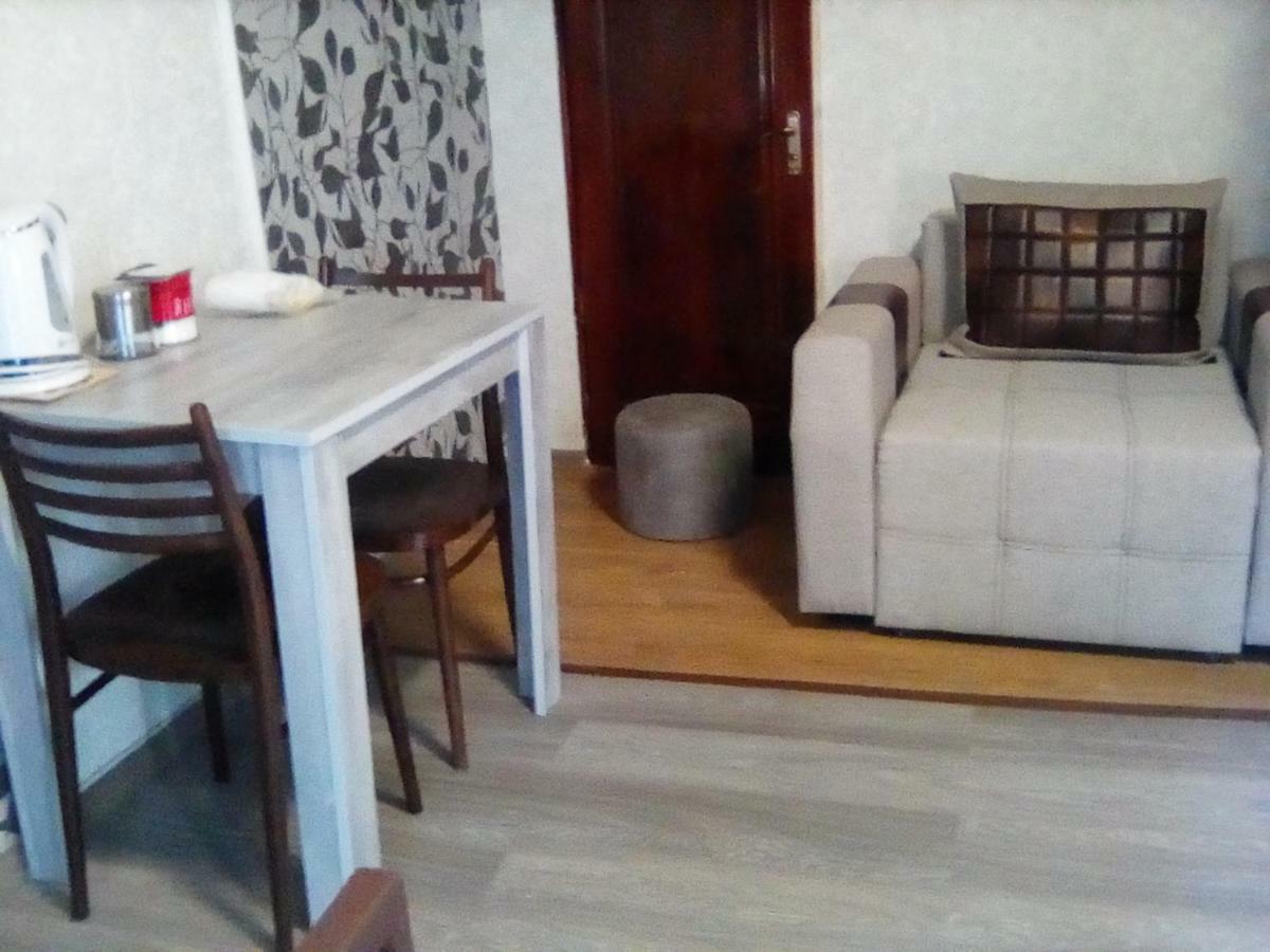 Guest House Uta Tbilisi ภายนอก รูปภาพ